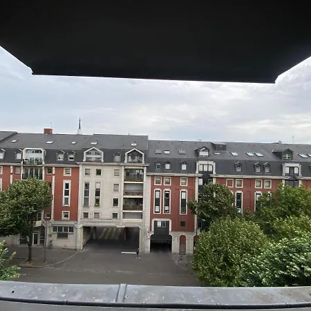 Place Saint Marc / Chu Apartment *